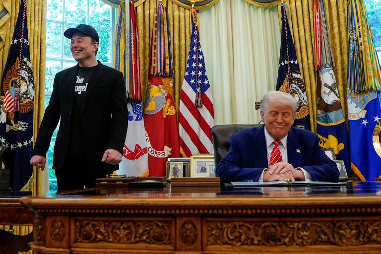 Trump e Musk fazem piada com safanão em Macron; veja vídeo