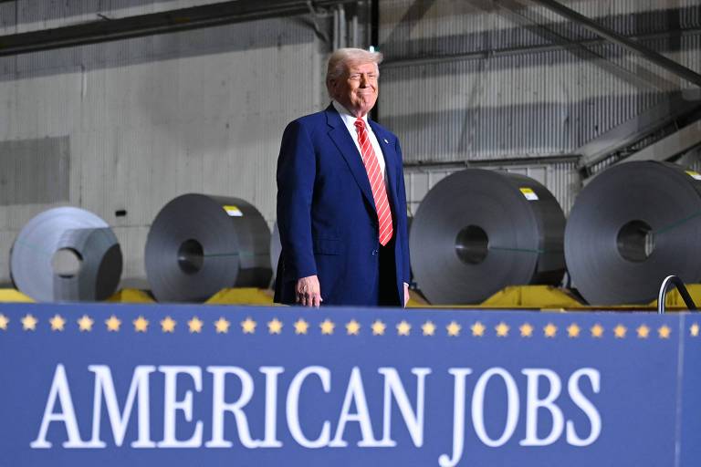 Trump afirma que vai dobrar tarifas sobre o aço para 50%