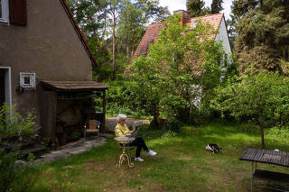 Waldsiedlung Krumme Lanke is a neighborhood with a sinister past, and a symbol of Germany?s effort to both remember and forget. (Patrick Junker/The New York Times)