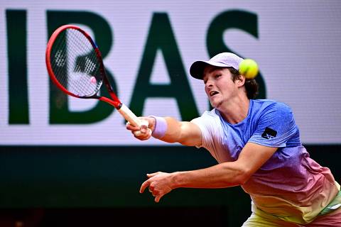 Dominado, João Fonseca cai diante do número 5 do mundo em Roland Garros