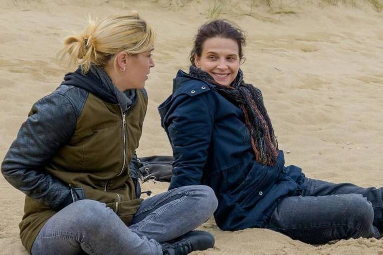 Juliette Binoche se despe da aura de estrela em 'Entre Dois Mundos'