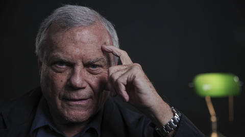 SAO PAULO -  SP - 18/03/2025 - Gravação do curso do executivo britânico Martin Sorrell na CasaFolha. (Foto: Danilo Verpa/Folhapress, MERCADO) ORG XMIT: 613254