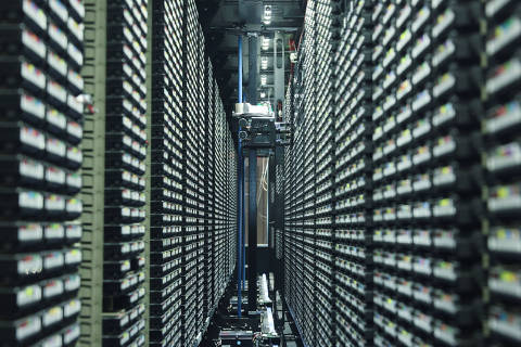 Data storage tapes are stored at the National Energy Research Scientific Computing Center (NERSC) facility at the Lawrence Berkeley National Laboratory, which will house the U.S. supercomputer to be powered by Nvidia's forthcoming Vera Rubin chips, in Berkeley, California, U.S. May 29, 2025.  REUTERS/Manuel Orbegozo ORG XMIT: GGG-BER100