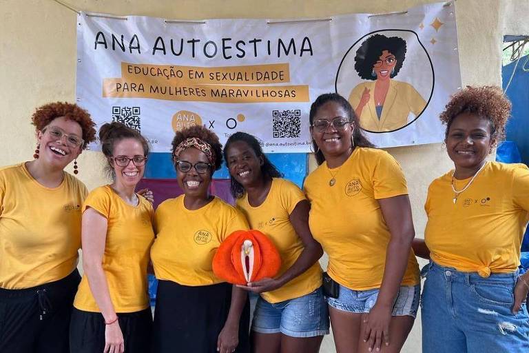 Vibradores, vulva de pelúcia e WhatsApp: a educadora sexual que defende direito ao prazer de mulheres da periferia