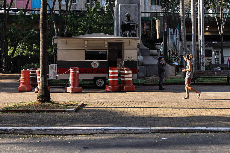 Após espalhamento da cracolândia, PM inaugura base na praça Marechal Deodoro