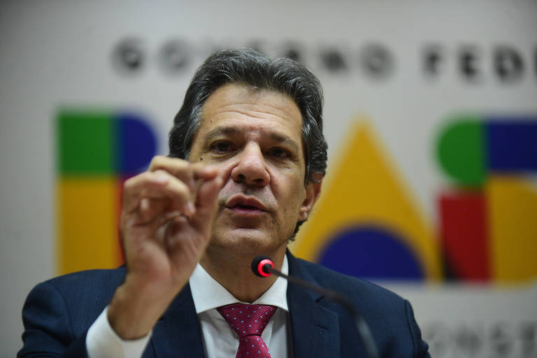Haddad diz que governo prepara PEC e projeto de lei para substituir IOF