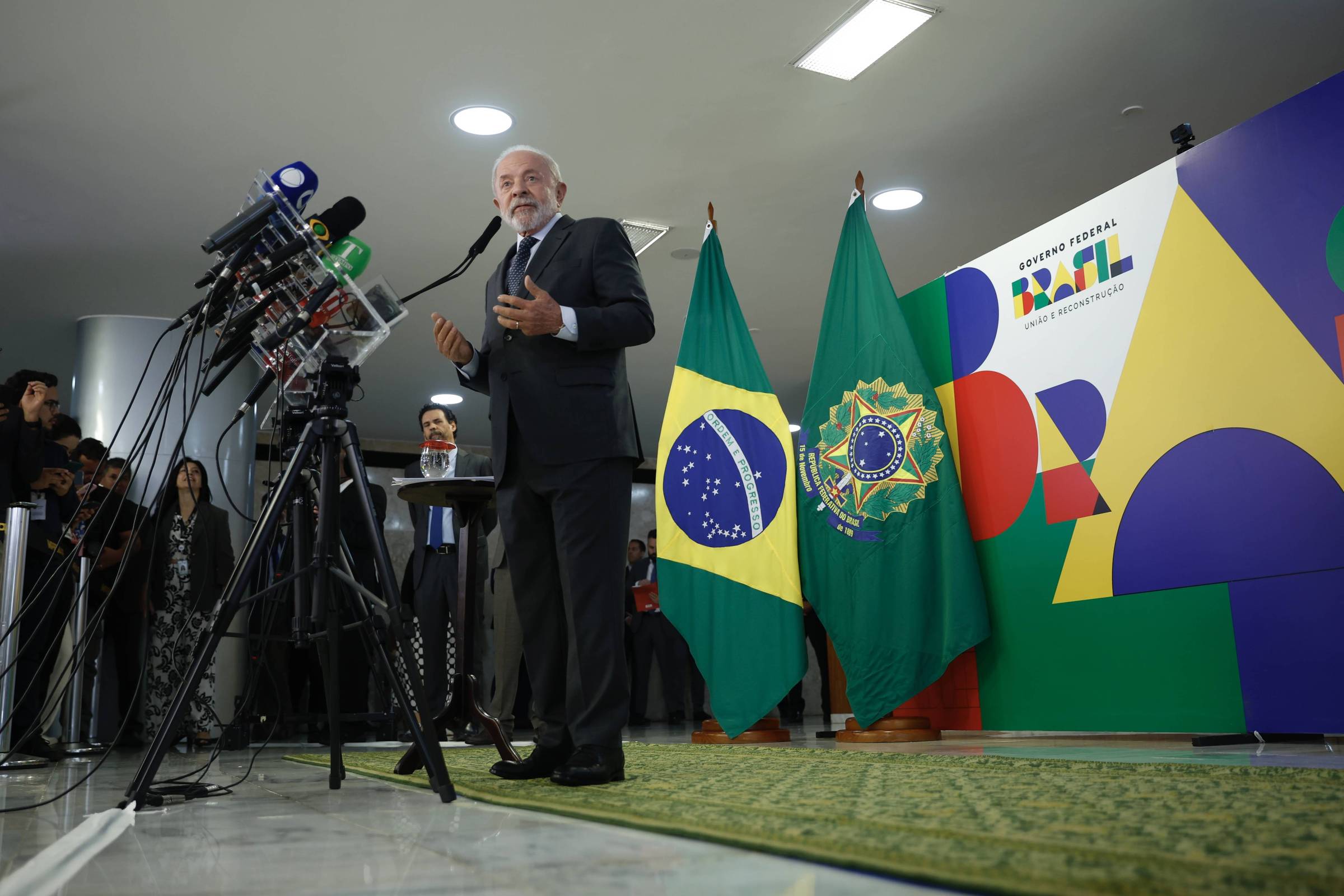 Lula defende apressar regulação das redes e volta a falar em enviado de Xi para discutir tema