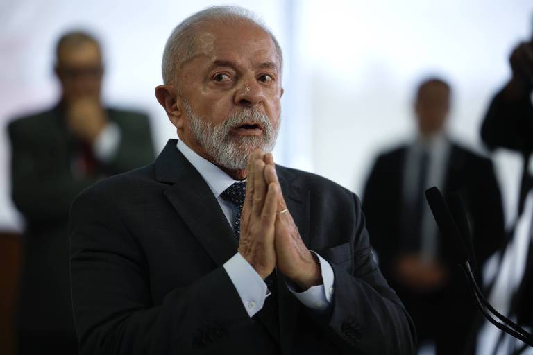 Lula chega atrasado à crise, frita Haddad e infla Bolsonaro