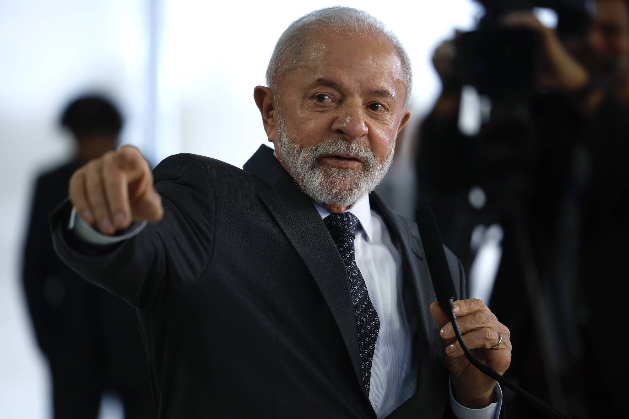Como a sobretaxa de 50% de Trump afeta o Brasil?