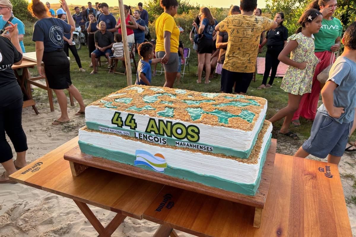 Lençóis Maranhenses celebram 44 anos com bolo, festa e lixo espacial