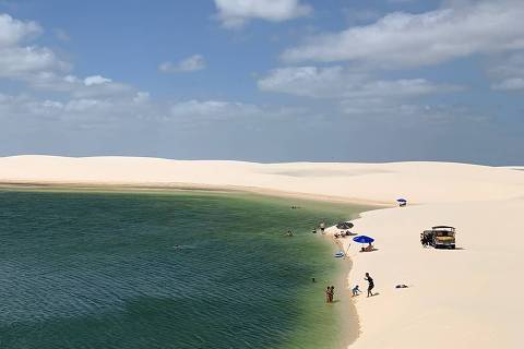 Lagoa do circuito Andorinhas, nos Lençóis Marenhenses, em dezembro, no auge da seca na região; na baixa temporada, é possível curtir o local praticamente sozinho, sem muvuca
