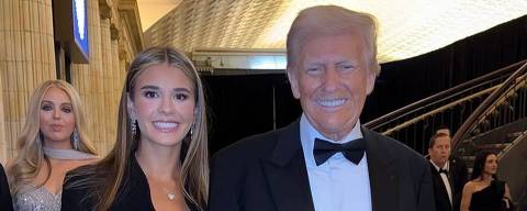 Kay Trump posa com o avô, o presidente americano Donald Trump