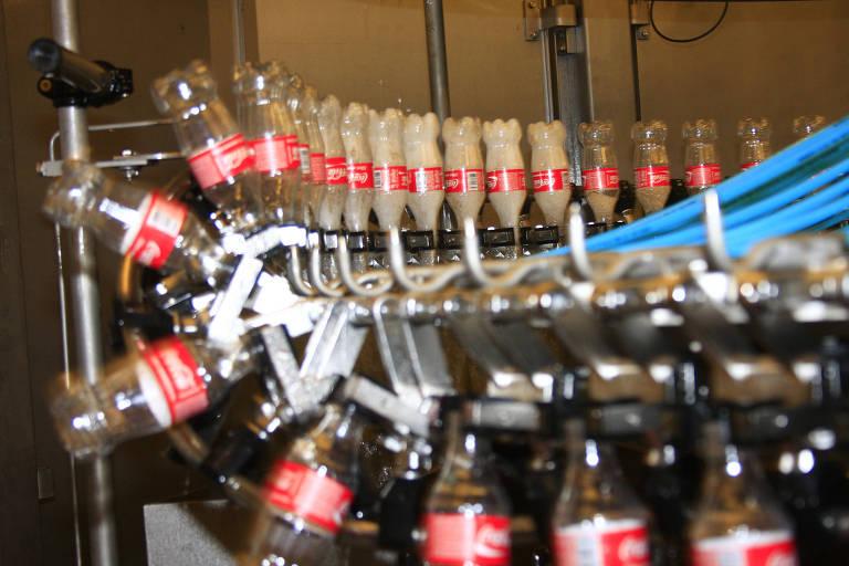 Governo autoriza retomada de fábrica de produtora da Coca-Cola no Ceará