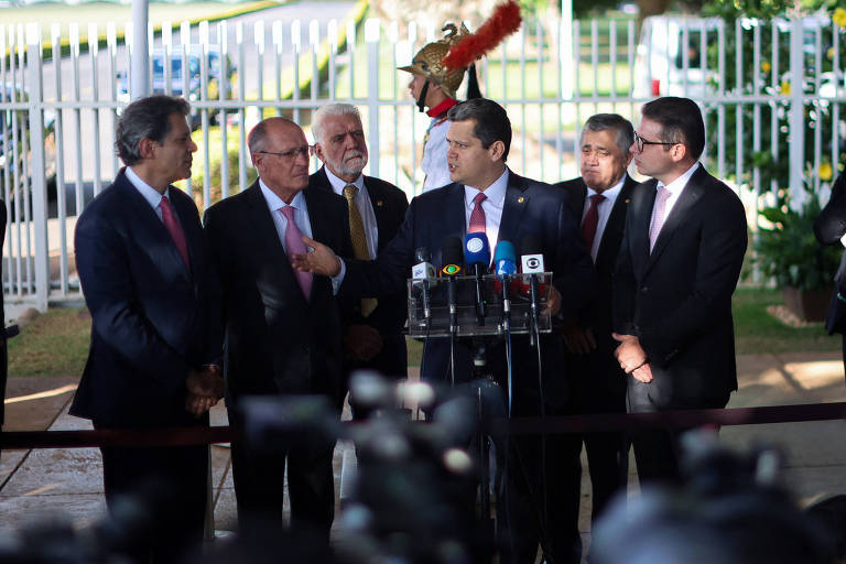 PowerPoint de Haddad mostrou explosão de Fundeb e emendas, mas reunião acabou sem proposta para cortes de gastos