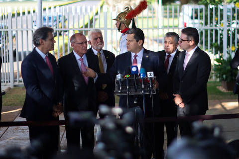 Haddad anuncia acordo para reduzir alíquotas de IOF e compensar receita com bets e corte de isenções
