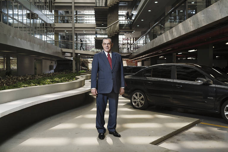 Justiça congela bens do ex-deputado Coronel Ferrarini, acusado de receber propina