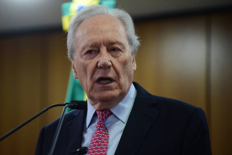 Lewandowski manda PF investigar mulher que gritou 'Lula ladrão' perto da casa do presidente em SP