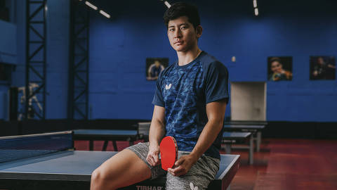 São Paulo, SP, Brasil, 02-02-2024: Luca Kumahara, mesa-tenista, o primeiro trans da modalidade em nível mundial, no CER (Centro Esportivo Recreativo) Bochófilo São José, localizado na Rua Rio Grande do Sul 1083, São Caetano do Sul.  (foto Gabriel Cabral/Folhapress)