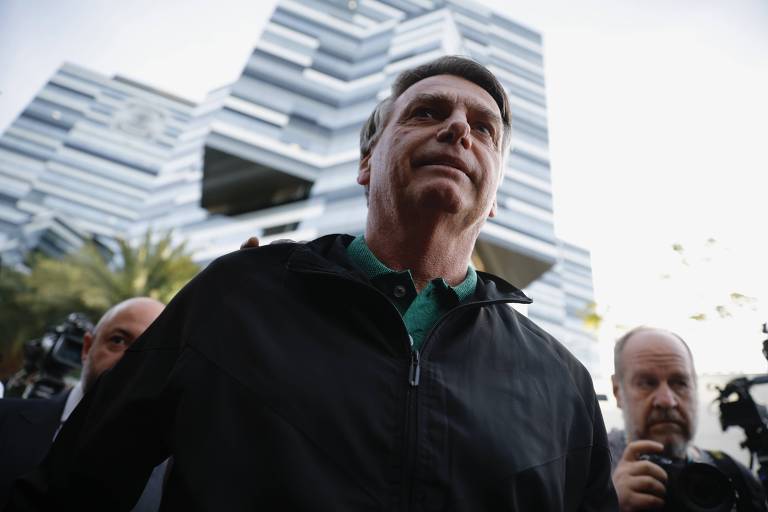 Não quero que Eduardo passe dificuldade, diz Bolsonaro ao justificar envio de R$ 2 mi a filho nos EUA