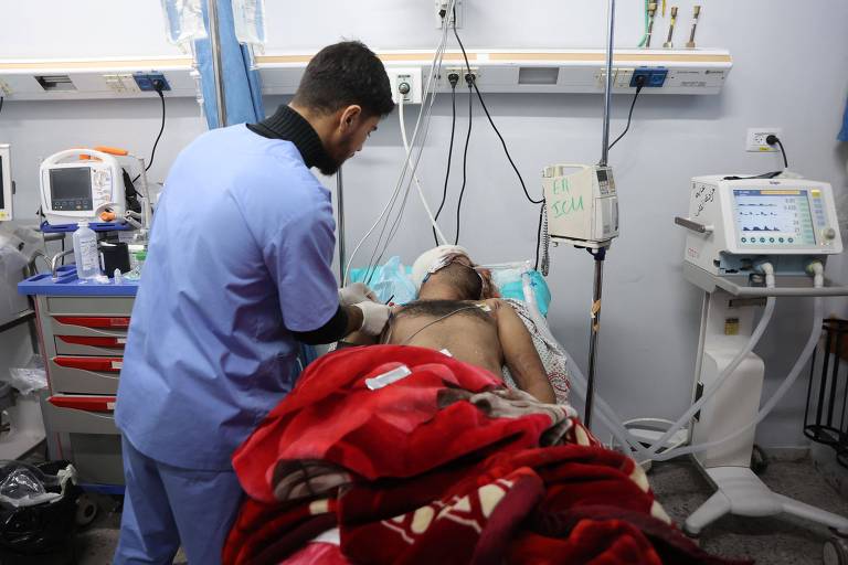 Médicos estão doando o próprio sangue para salvar pacientes em Gaza, diz MSF