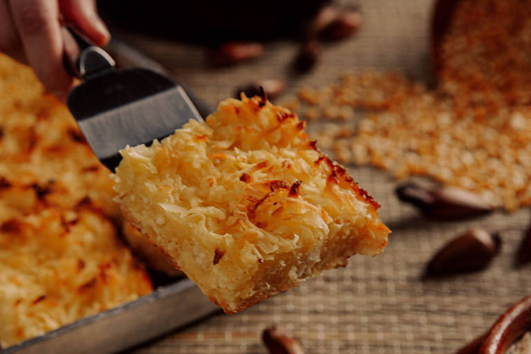 Veja receita de bolo de mandioca com coco para servir na festa junina