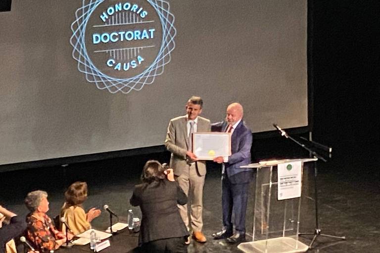 Lula recebe título 'honoris causa' de universidade francesa; veja vídeo