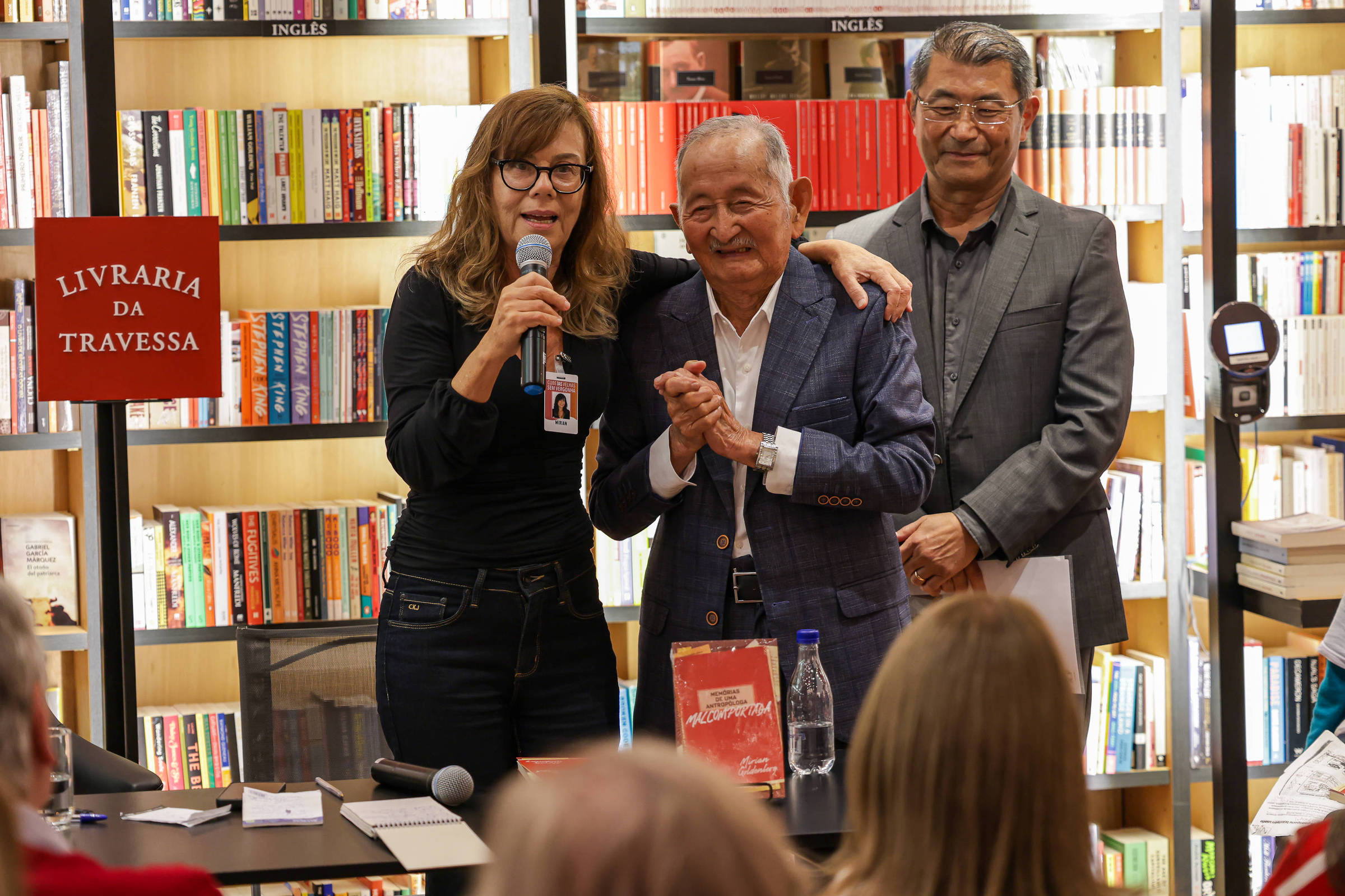 Festa 'malcomportada' de 33º livro de Mirian Goldenberg tem homenagem a médico centenário