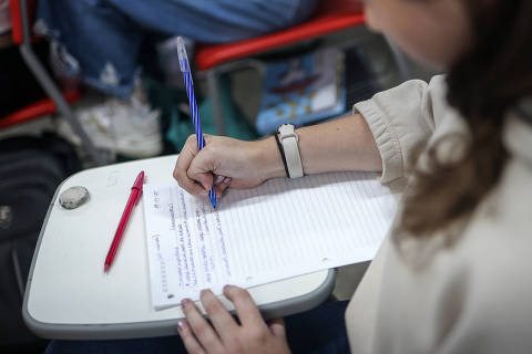 SÃO PAULO, SP, 29/04/2025 - Folha Estudantes vai abordar como vestibulares, como os da USP e da Unicamp, estão adaptando suas provas para a geração de candidatos menos focada e com mais dificuldade de concentração.  Alunos do Cursinho Oficina do Estudante, em Campinas, em aula prepapatoria de historia para o vestibular.(Felipe Iruatã/Folhapress)*** Exclusivo Folha de São Paulo***