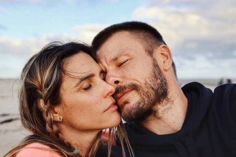 Fernanda Lima e o marido  Rodrigo Hilbert em foto no Instagram