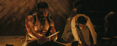 Michael B. Jordan em cena do filme 'Pecadores', de Ryan Coogler
