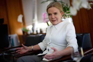 ENTREVISTA GLEISI HOFFMANN