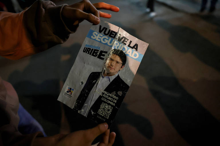 Senador da Colômbia baleado apresenta sinais de melhora, diz boletim