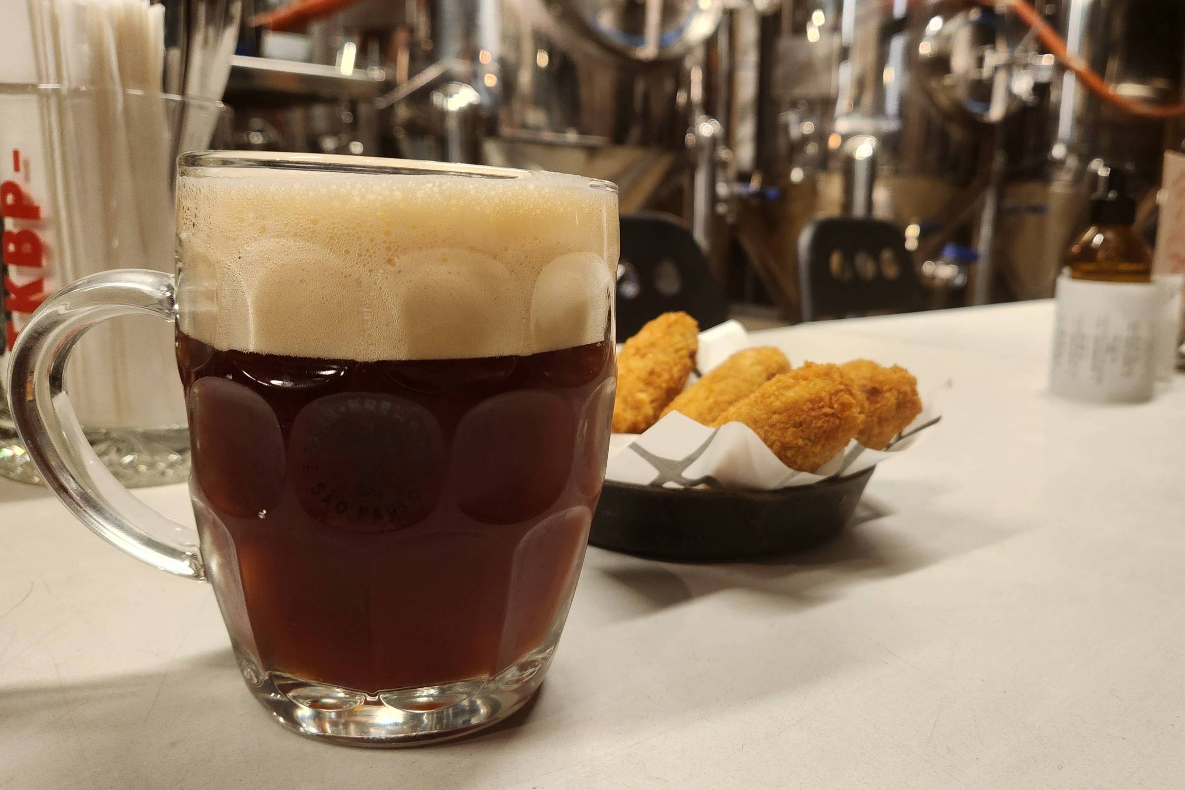 Tank Brewpub oferece mesa dentro da fábrica em Pinheiros
