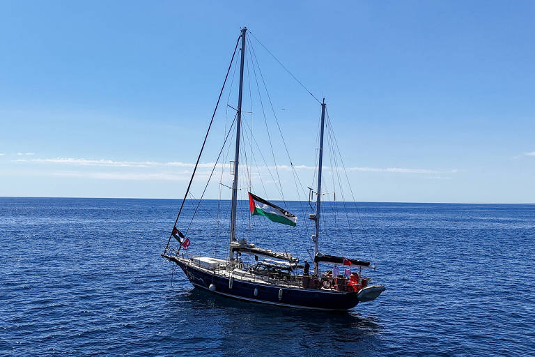 Itamaraty pede libertação de brasileiro a bordo de navio interceptado por Israel a caminho de Gaza; veja vídeo