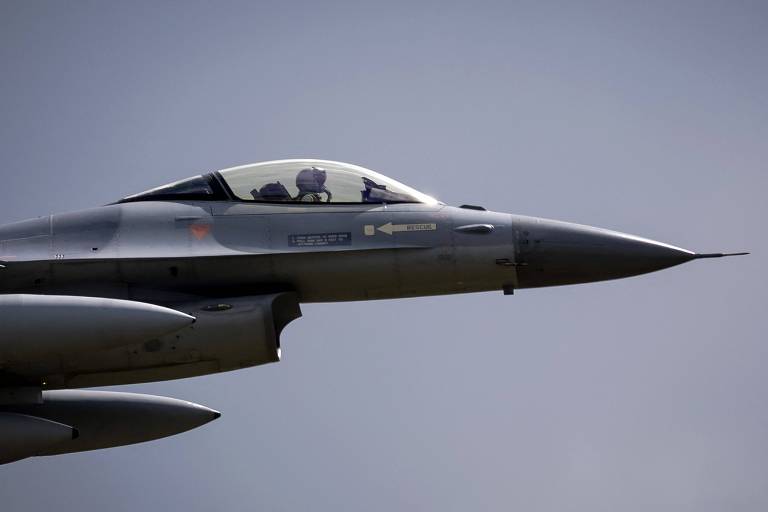 F-16 abateu primeiro caça russo, diz Ucrânia; veja vídeo