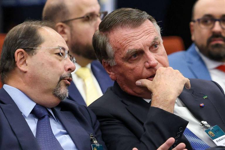 Cid presta continência, Bolsonaro se tranca em cabine do banheiro: a chegada dos réus para depor no STF