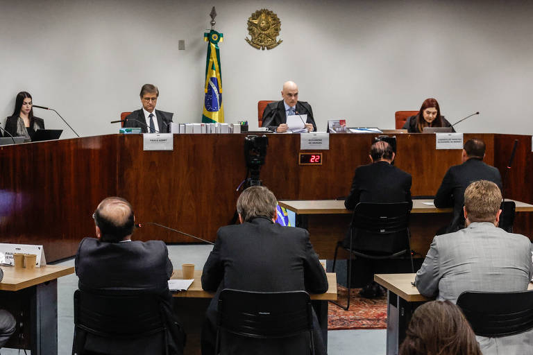 Cid diz no STF que Bolsonaro enxugou minuta golpista e só manteve prisão de Moraes