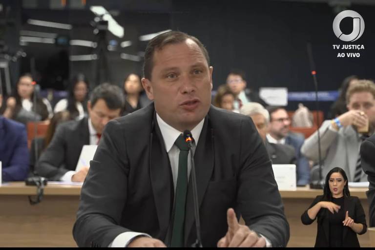Só?, pergunta Moraes após Cid dizer que ministro foi 'muito criticado' em conversas de oficiais do Exército