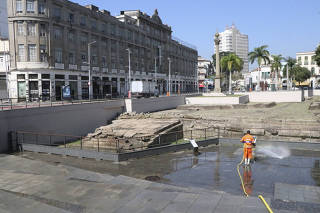 Movimentação no Cais do Valongo no Rio de Janeiro