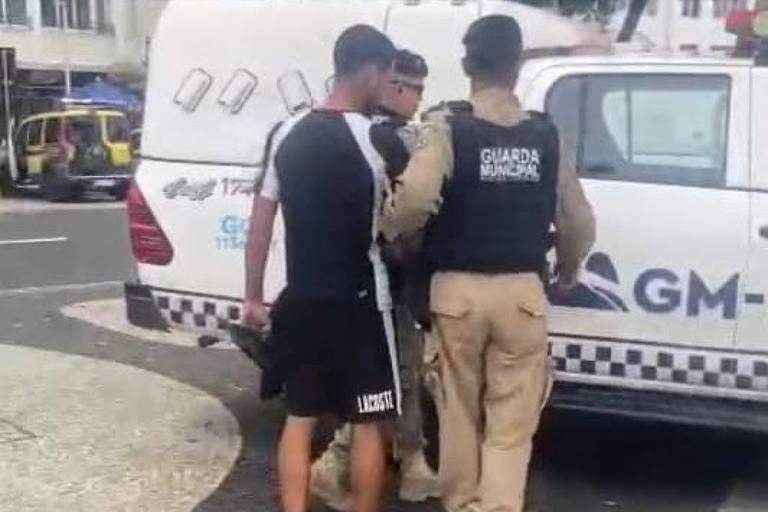Ambulante é preso suspeito de cobrar R$ 1.000 de turistas por dois milhos em Copacabana