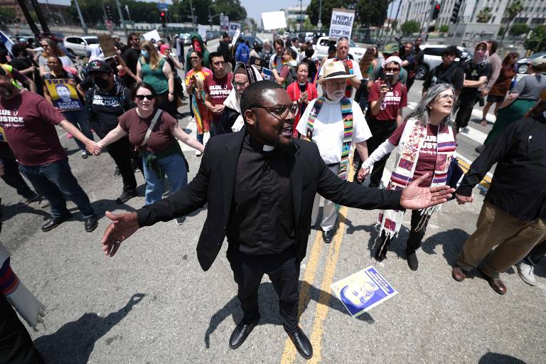 Manifestantes vãos às ruas de Los Angeles pelo quarto dia contra a política de imigração do presidente Donald Trump