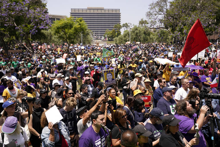 Manifestantes vãos às ruas de Los Angeles pelo quarto dia contra a política de imigração do presidente Donald Trump