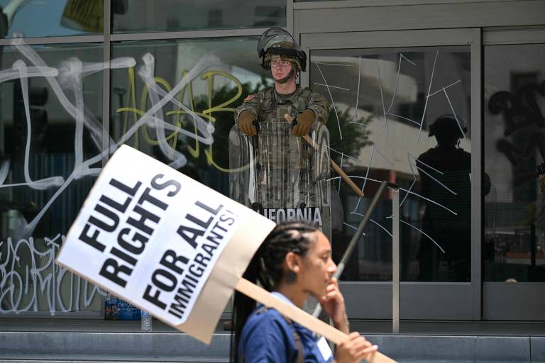 Manifestantes vãos às ruas de Los Angeles pelo quarto dia contra a política de imigração de Donald Trump; presidente enviou Guarda Nacional