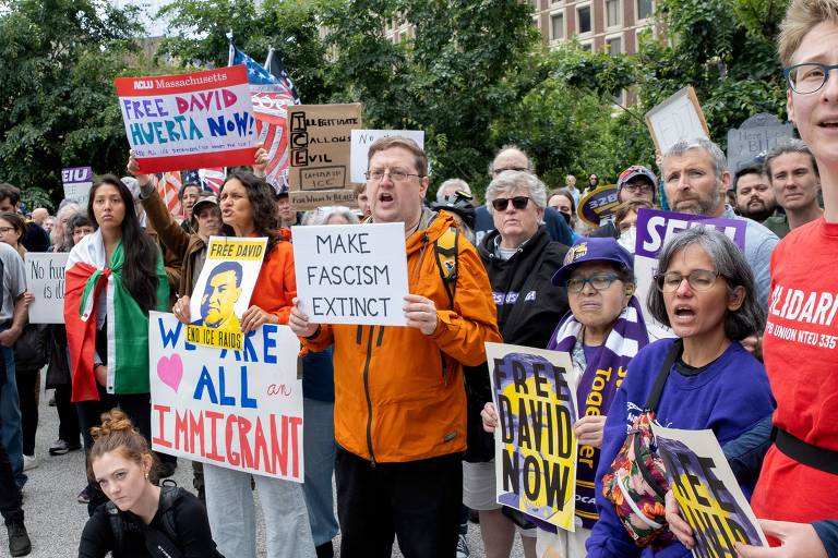 Manifestantes vãos às ruas de Los Angeles pelo quarto dia contra a política de imigração do presidente Donald Trump