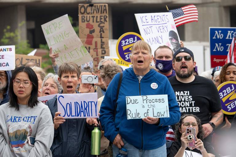 Manifestantes vãos às ruas de Los Angeles pelo quarto dia contra a política de imigração do presidente Donald Trump