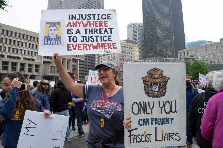 Manifestantes vãos às ruas de Los Angeles pelo quarto dia contra a política de imigração do presidente Donald Trump