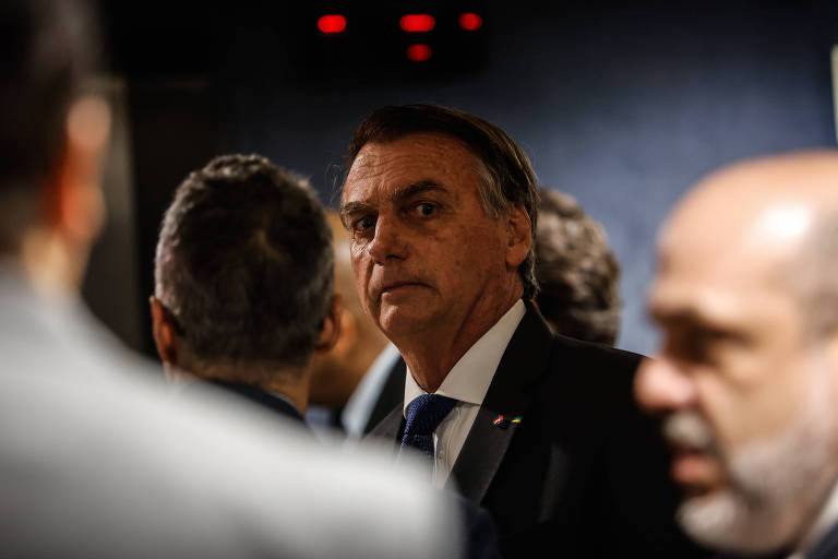 Cid implica Bolsonaro em planos golpistas e cita pressão por relatório contra urnas