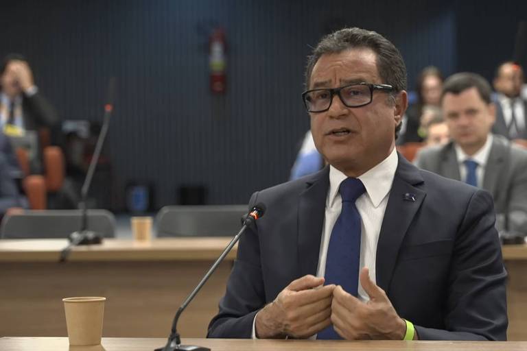 Ex-chefe da Marinha confirma reunião com Bolsonaro, mas nega tropas à disposição de golpe