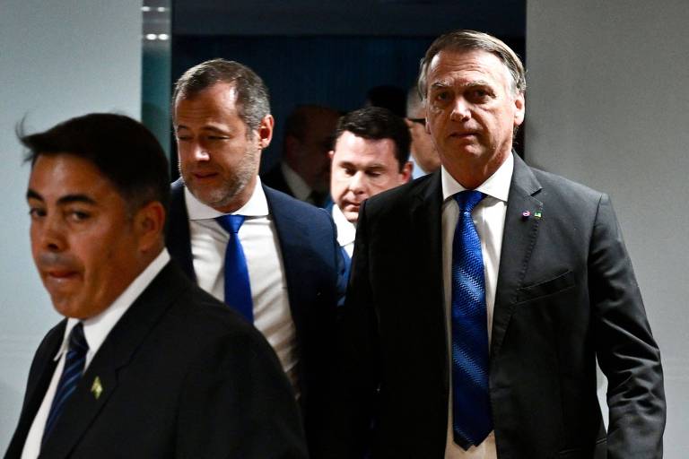 Bolsonaro rejeita silêncio e dará depoimento 'contundente e sóbrio' a Moraes, afirmam defensores