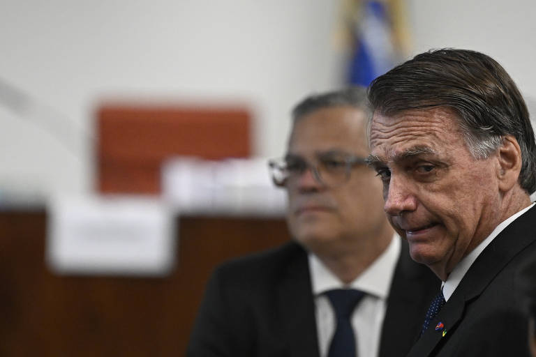 O ex-presidente é acusado pelos crimes de de organização criminosa armada, abolição violenta do Estado democrático de Direito, golpe de Estado, dano qualificado pela violência e grave ameaça e deterioração de patrimônio tombado